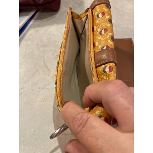 Nine & Co. Nine West Women’s Trifold Wallet Gold with Circles Brown Trim 7.5x4.5 - Picture 7 of 10